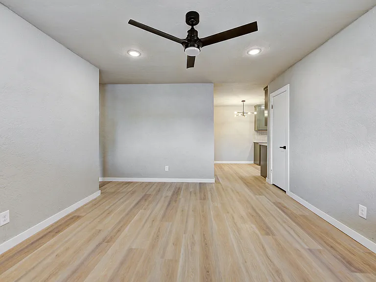 320 NW 86th St — Photo 2