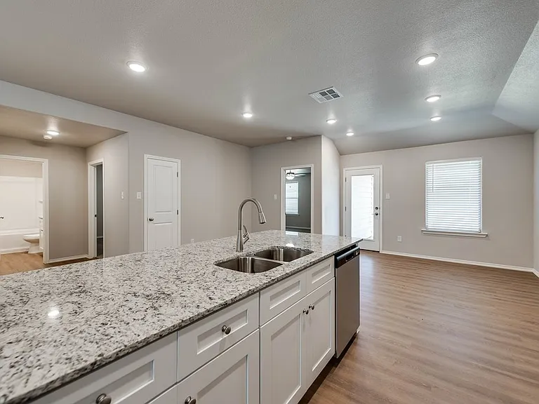 8211 E County Road 111 — Photo 7