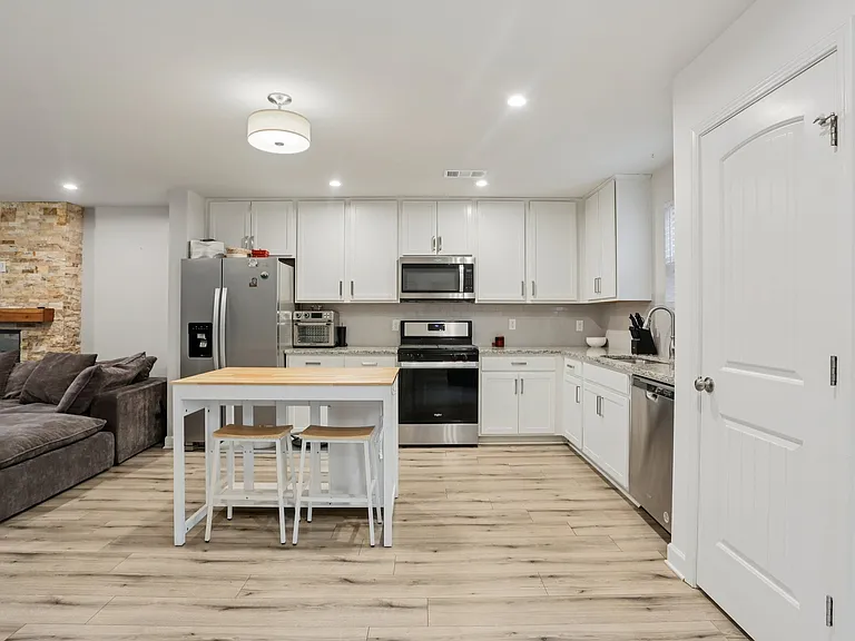 207 Mount Royal Ct — Photo 13