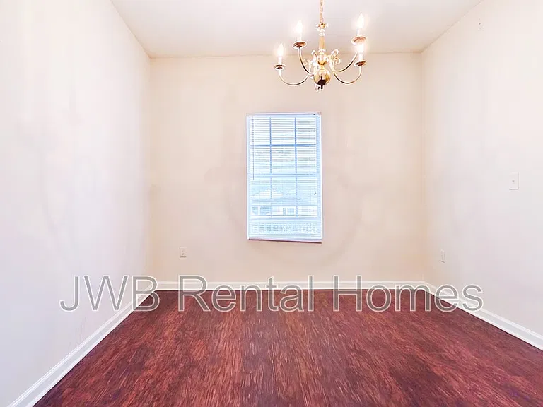 8450 Jasper Ave — Photo 4