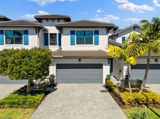 7598 Rockefeller Dr, Naples, FL 34119