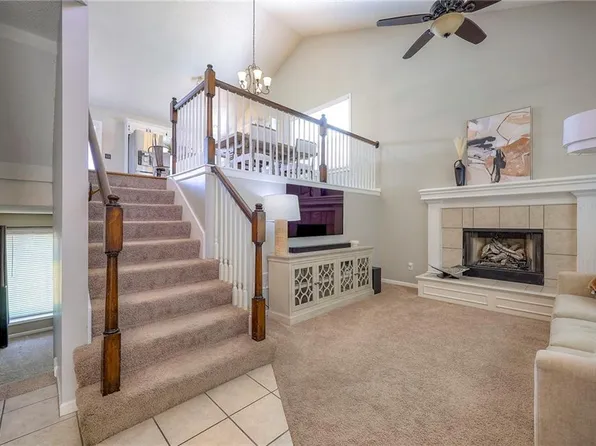 15619 S Brougham Dr, Olathe, KS 66062
