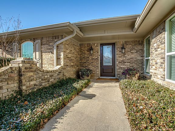 2nd image of 2537 Bunker Hill Cir
