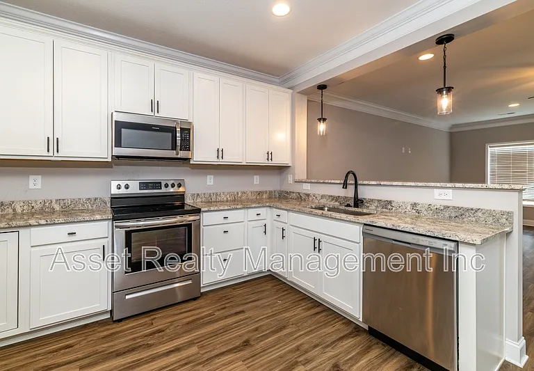 338 Broadberry Ave — Photo 9