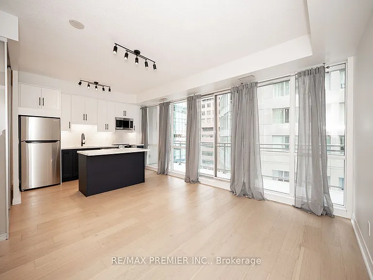 220 Victoria St #705 — Photo 16