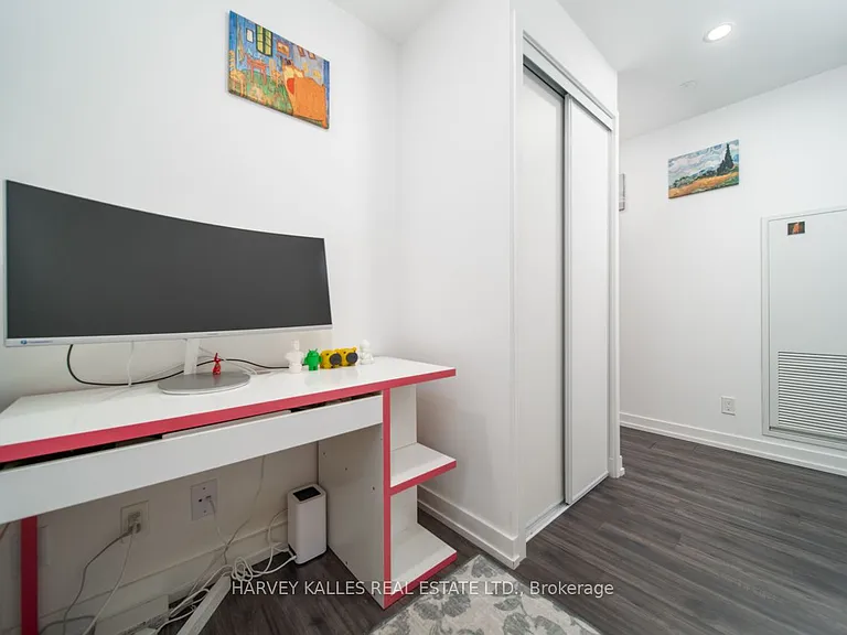 33 Helendale Ave #2607 — Photo 4