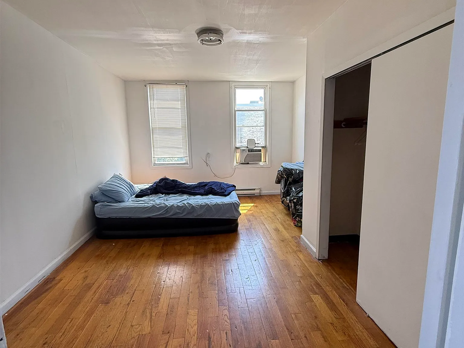 2 bed, 1.0 bath, $1,800 — Photo 4