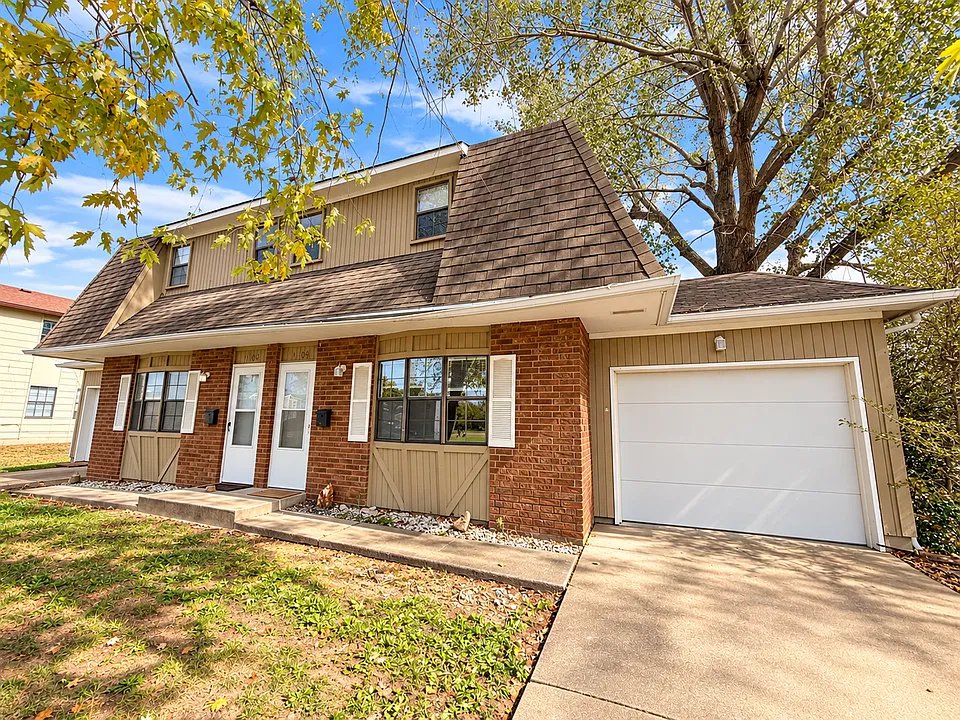 1101-1103 South St