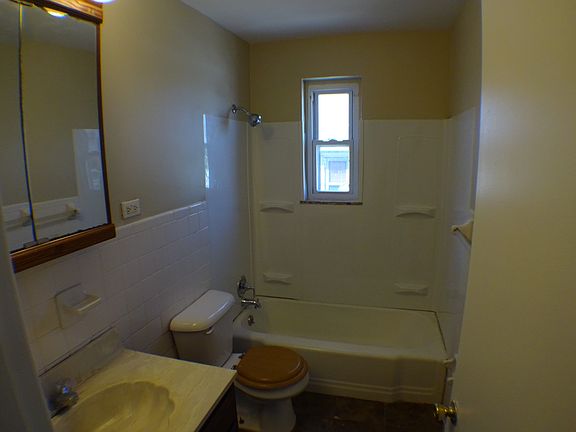 3rd image of 10 Glenn St APT A