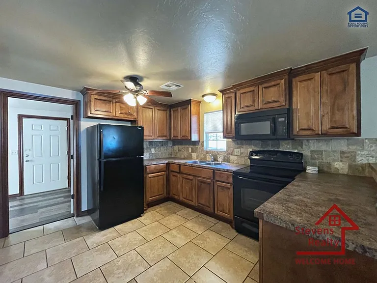 1604 NW Lindy Ave — Photo 7