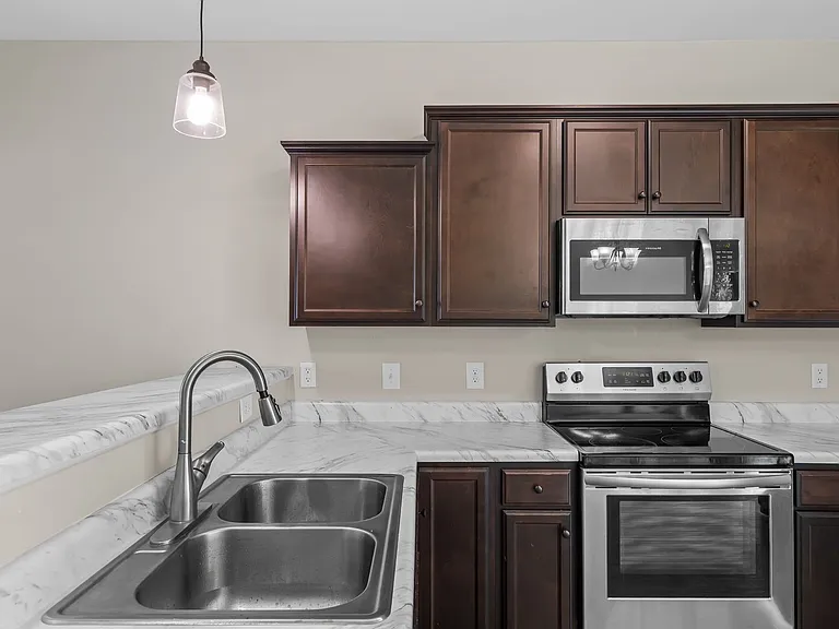204 Alexa Pl — Photo 10