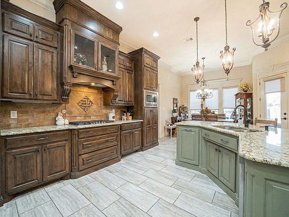 3rd image of 135 Circle Rd