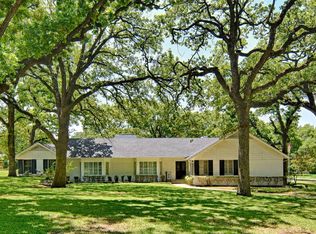 940 Meadow Oaks Dr, Arlington, TX 76010