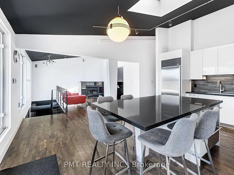 676 Richmond St W #210 — Photo 24
