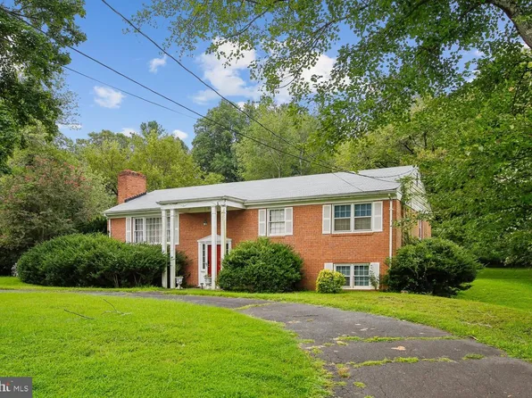 2810 Hill Rd, Vienna, VA 22181