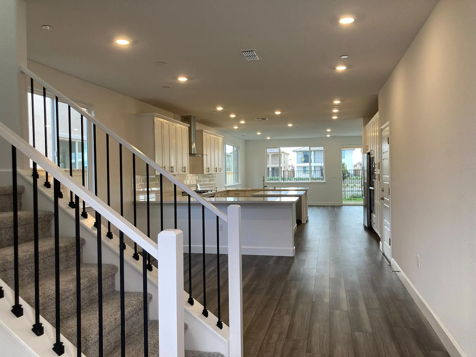 4 bed, 2786 sqft, $3,850 — Photo 3