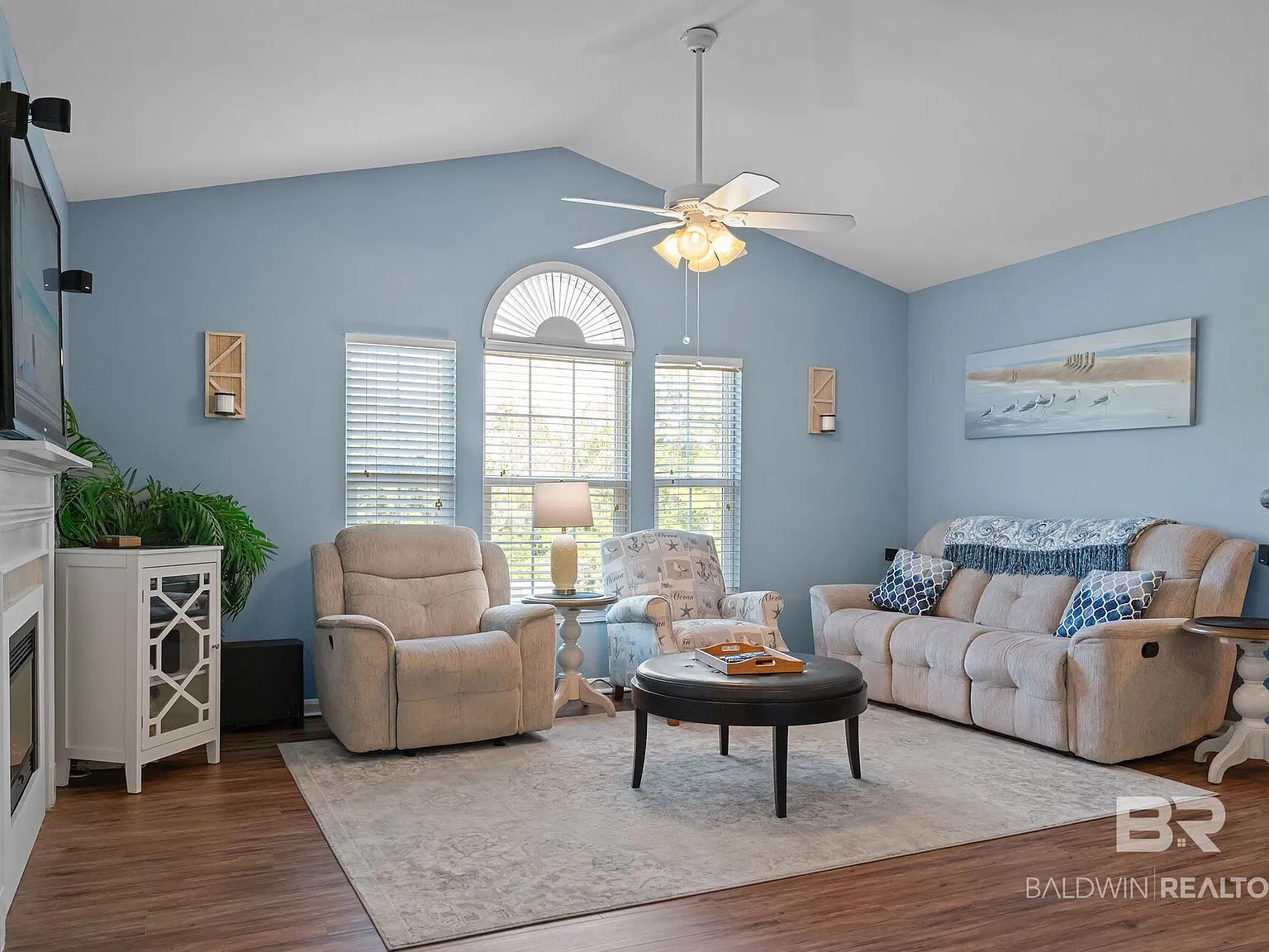 2 bed, 2.0 bath, 1004 sqft, $1,900 — Photo 3