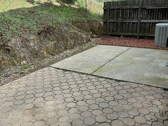 4th image of 1011 Elizabeth Ln