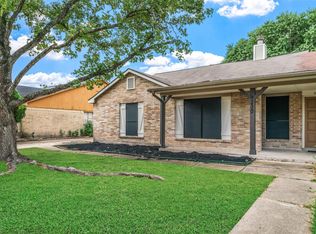 9230 Baronsmede Dr, Houston, TX 77083