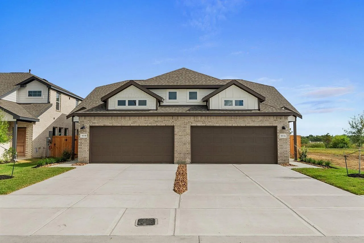 3 bed, 2.5 bath, 1828 sqft, $2,042 — Photo 1