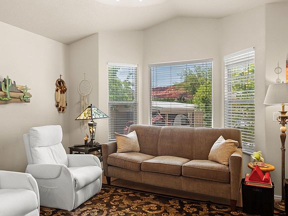 3rd image of 107 Overlook Ln