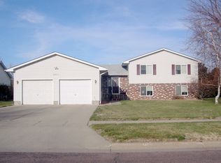 1801 Baylor St, Vermillion, SD 57069