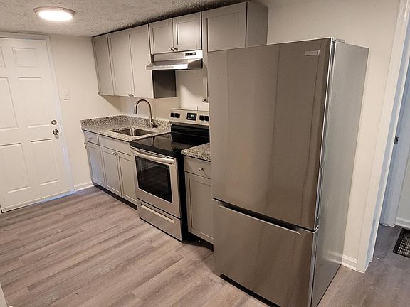 5th image of 411 Pinecrest Dr
