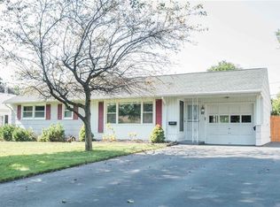 57 Shorecliff Dr, Rochester, NY 14612