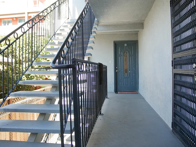 1109 Parker St #4 — Photo 24