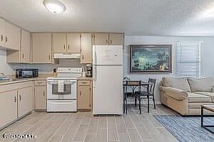 4th image of 8 Grant St #A