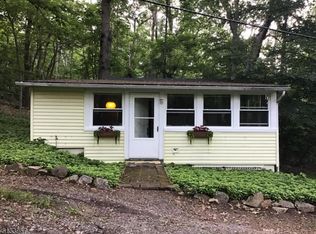 2 Green Acres Dr, Califon, NJ 07830