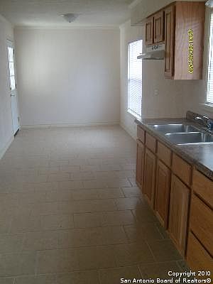 5th image of 1430 Fresno dr