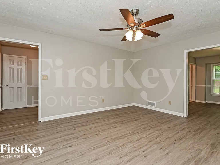 3900 Hadley Farm Dr — Photo 9