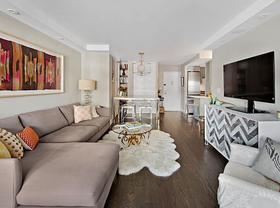 3rd image of 14 Horatio St #4D