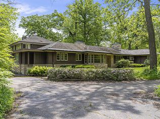 587 Briar Ln, Northfield, IL 60093