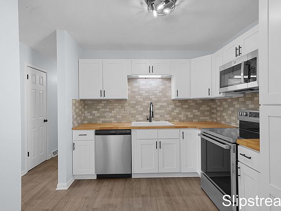 2nd image of 208 Meadowlark Ct