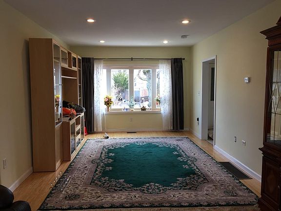 3rd image of 326 Lynn St #326