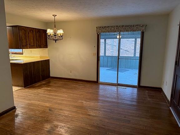 5th image of 131 Woodlomond Way