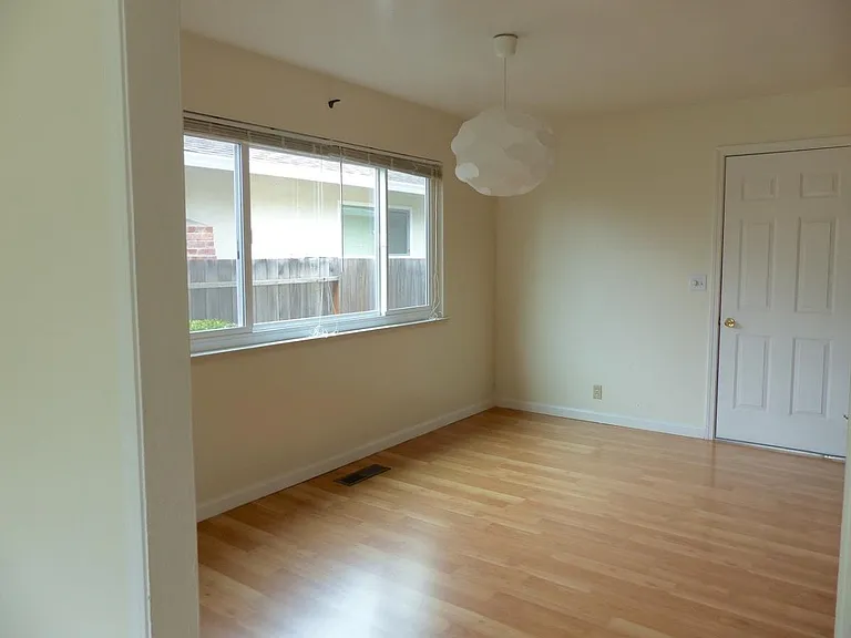 1548 Heron Ave — Photo 7
