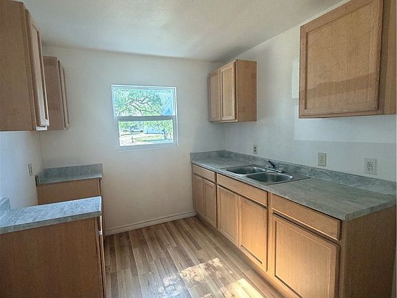4th image of 932 S 16th St