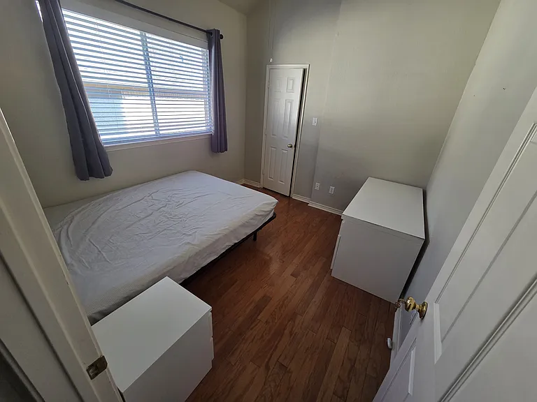 2412 Norwich Dr — Photo 1