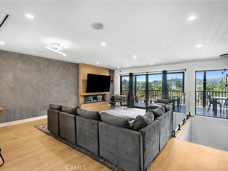 5150 Campo Rd — Photo 3