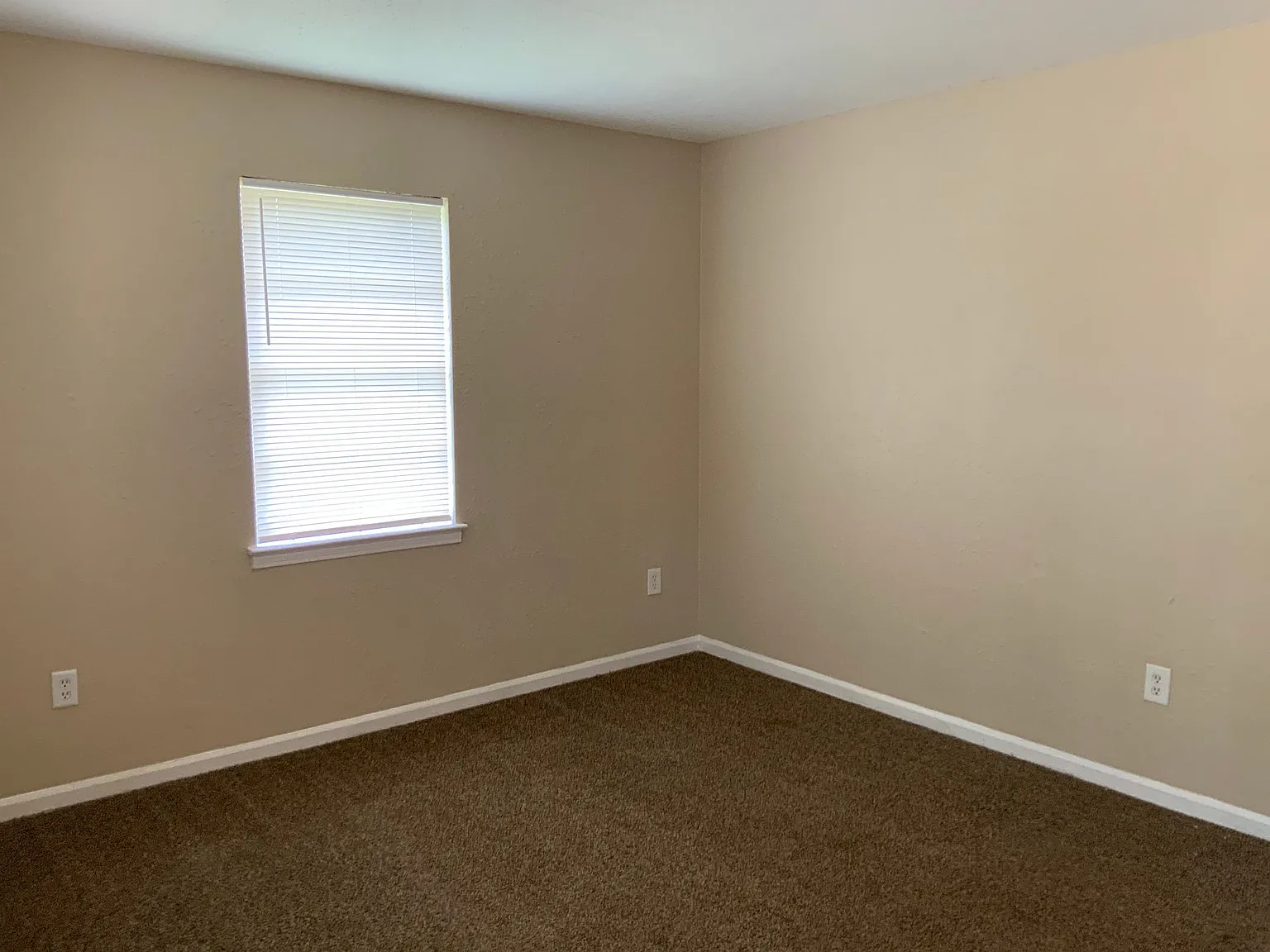 1324 Mary Jane Ave — Photo 2
