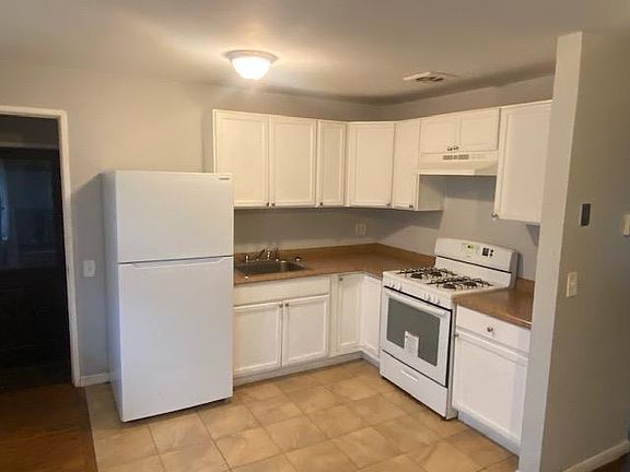3rd image of 1750 Beecher Dr