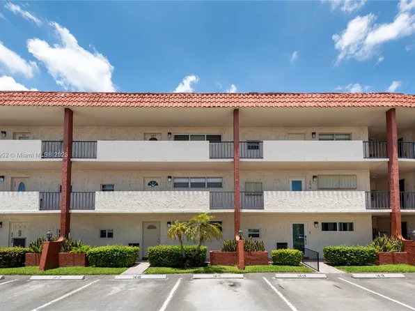 9823 S Hollybrook Lake Dr APT 105, Pembroke Pines, FL 33025