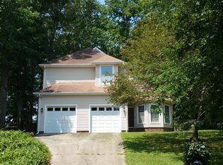 10000 Holly Tree Dr, Charlotte, NC 28215