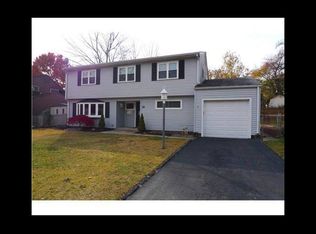 10 Concord Dr, Old Bridge, NJ 08857