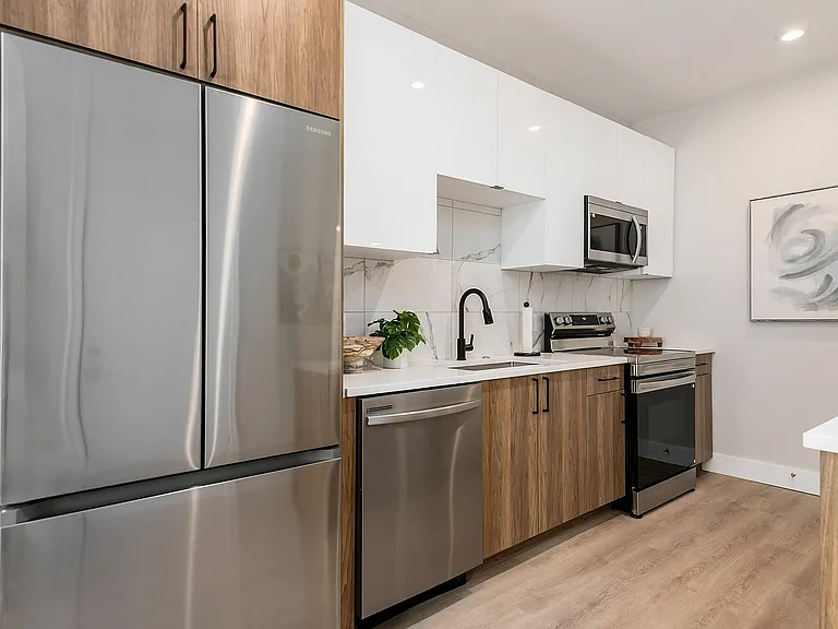 023_1a4_L 1895 Mapleway Dr057