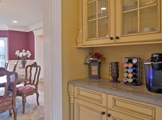 2 Castlehill Dr, Marlboro, NJ 07746