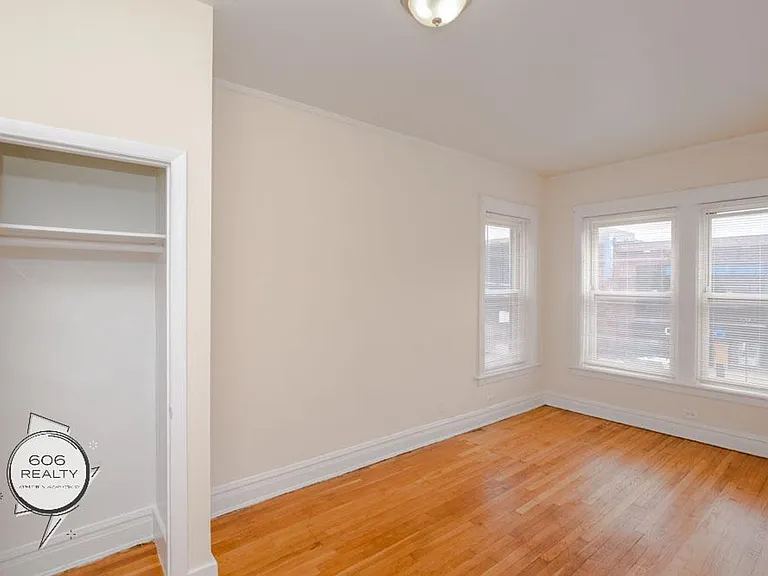 Marquette Park Apartment! — Photo 16